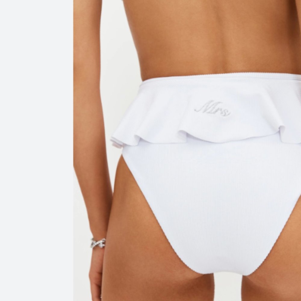 Beach Riot Mrs Embroidered Daisy Bottom White, size Small. NWT